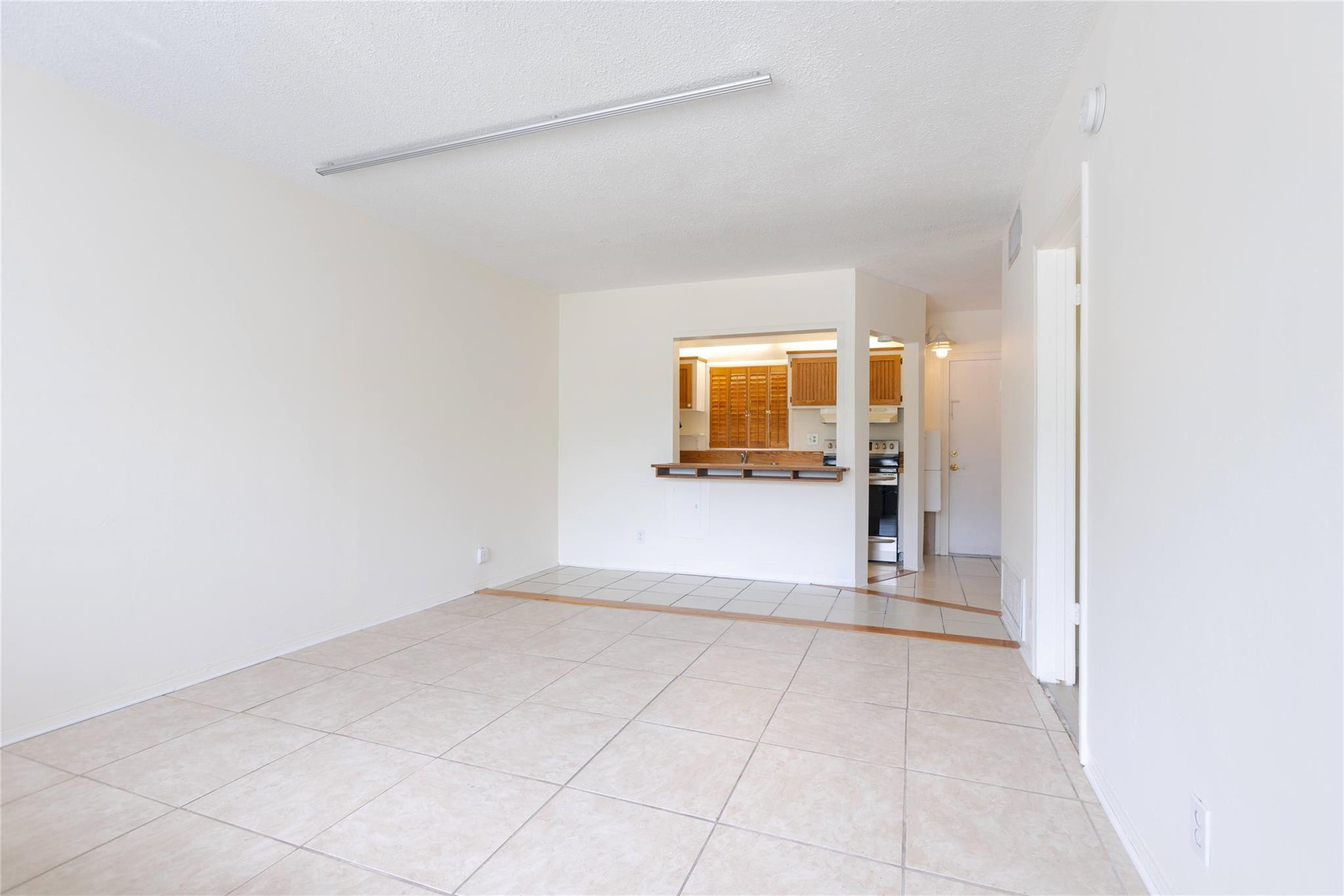 1001 SE 16th Street — Photo 3