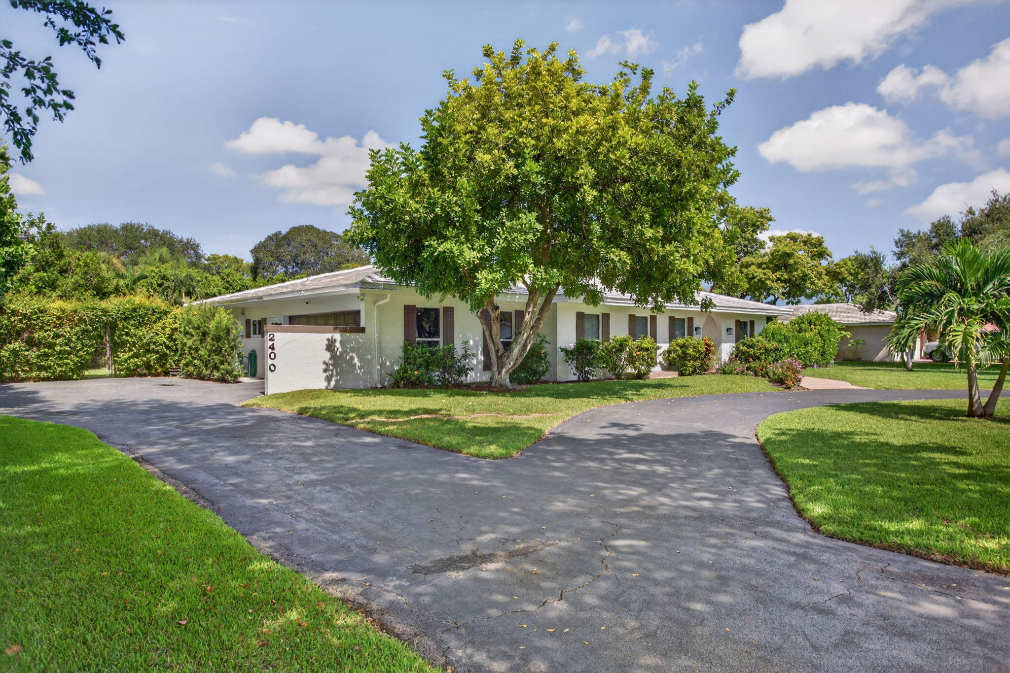 2400 NW 105TH Terrace — Photo 3