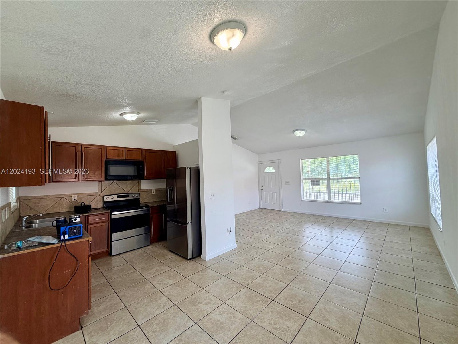 408 NW 12th St, Florida City FL 33034