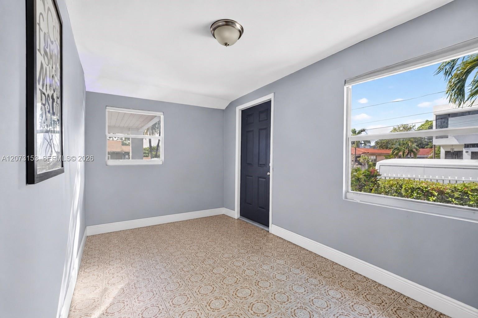 1120 SW 12th St — Photo 2