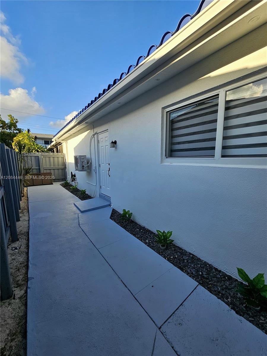 1113 NE 8th St # Efficiency — Photo 2