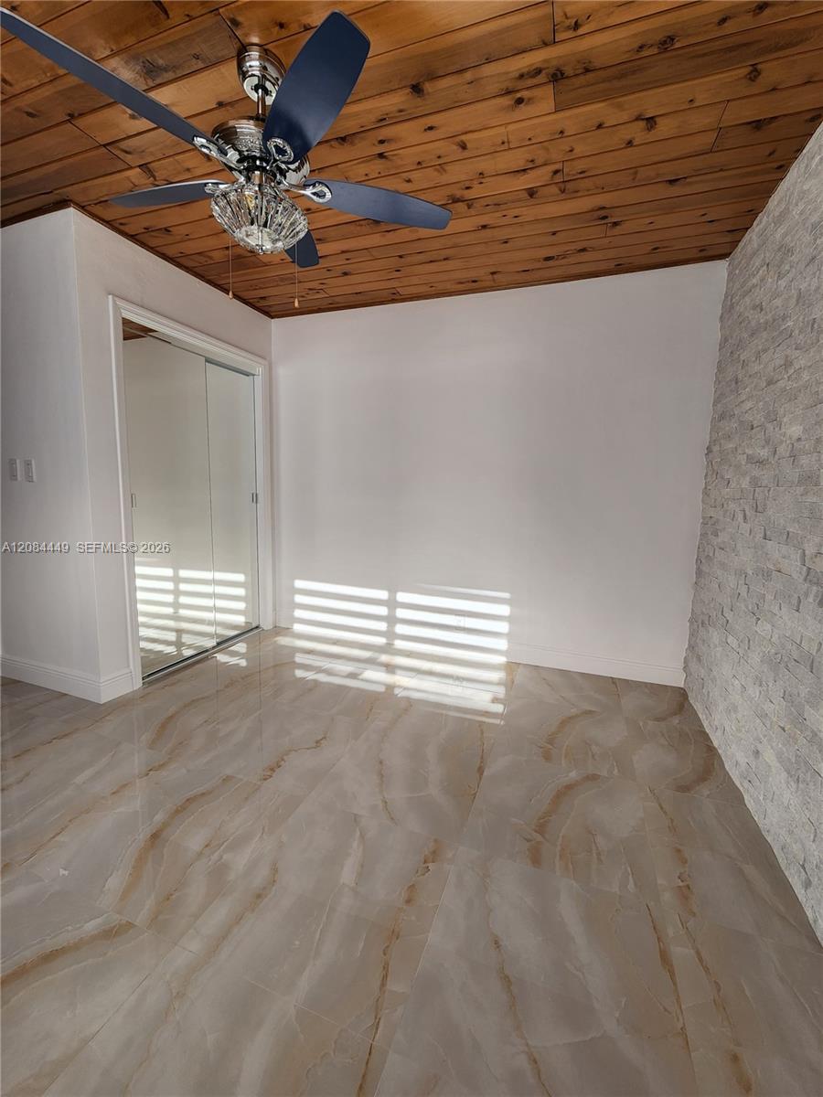 1113 NE 8th St # Efficiency — Photo 4