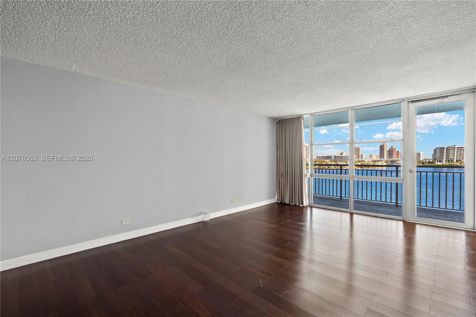 301 174th St # 901 — Photo 2