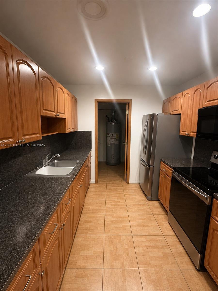 2901 NW 209th Ter — Photo 5