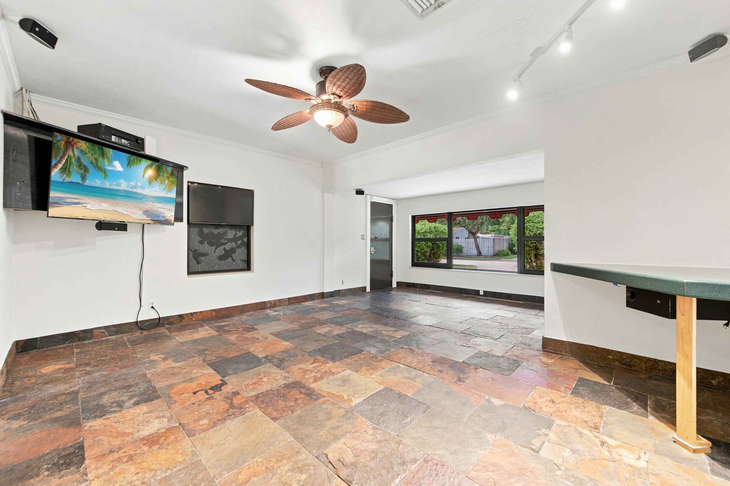1110 SW 18TH Court — Photo 3