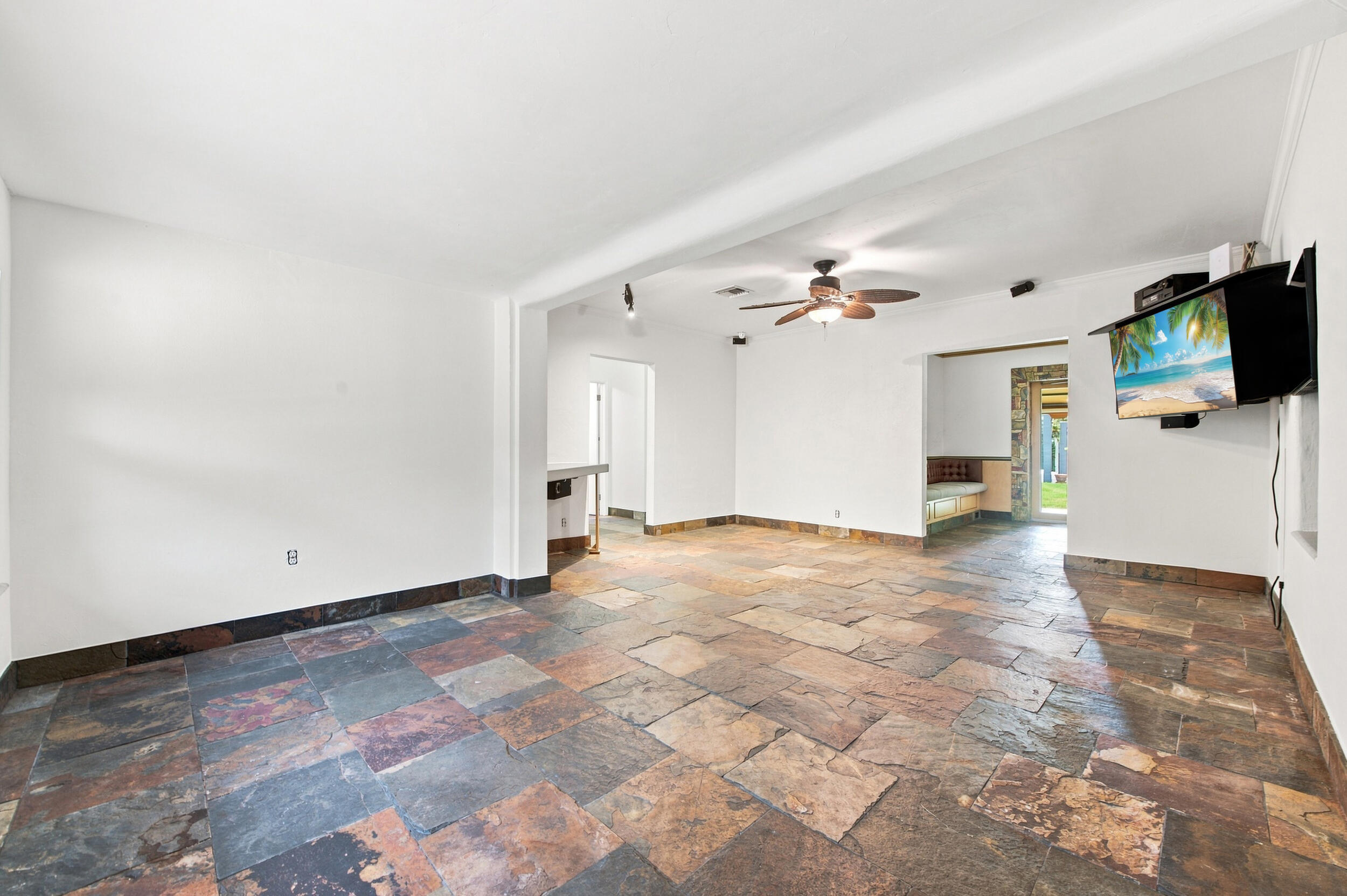 1110 SW 18TH Court — Photo 4