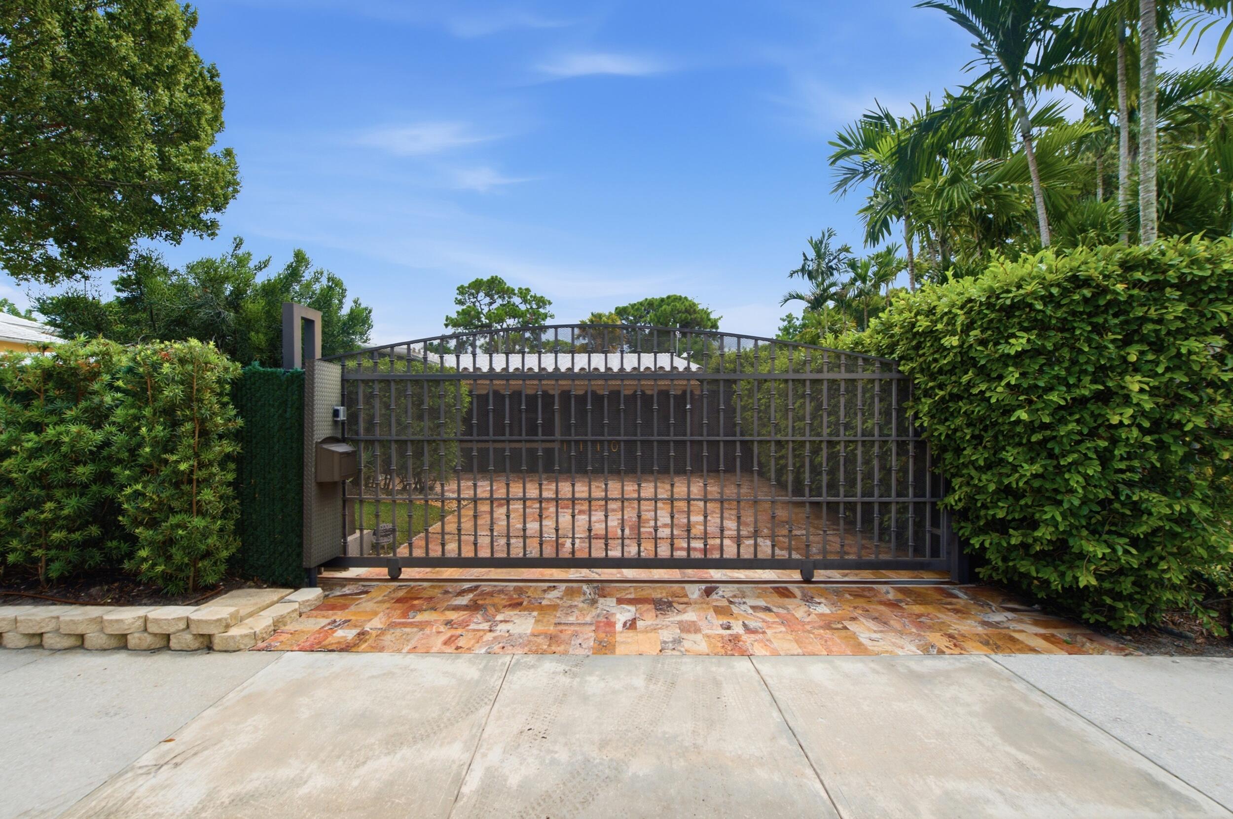 1110 SW 18TH Court — Photo 2
