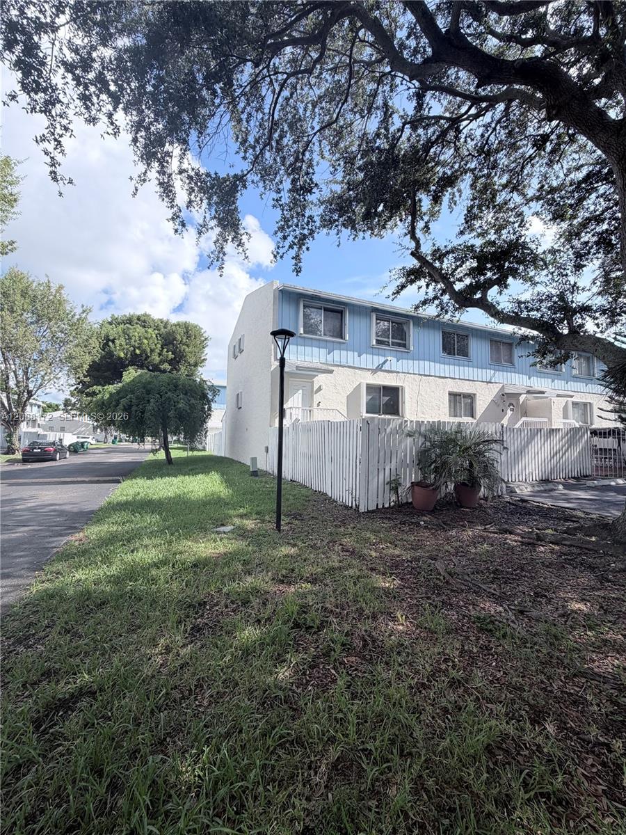 22201 SW 103rd Ave # 22201 — Photo 2