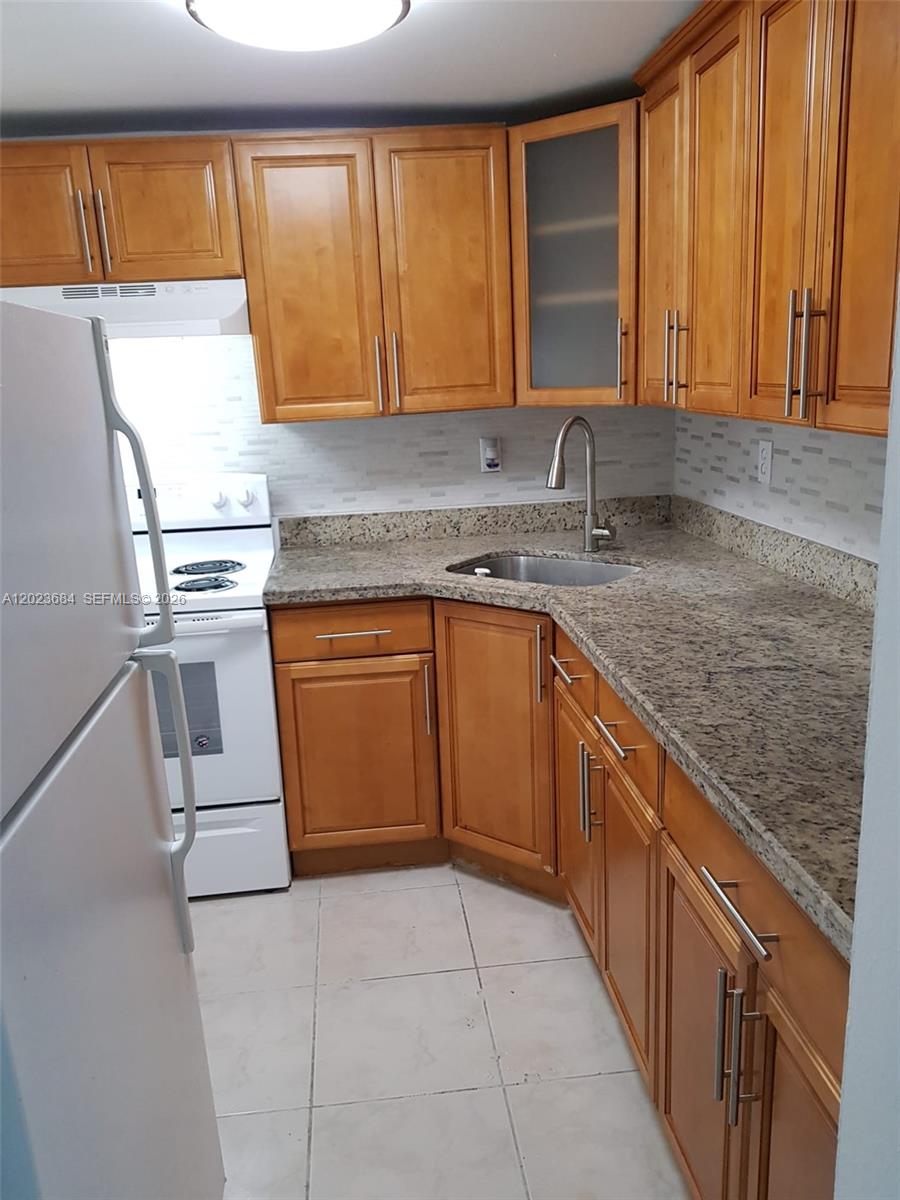 606 W 81st St # 314, Hialeah FL 33014