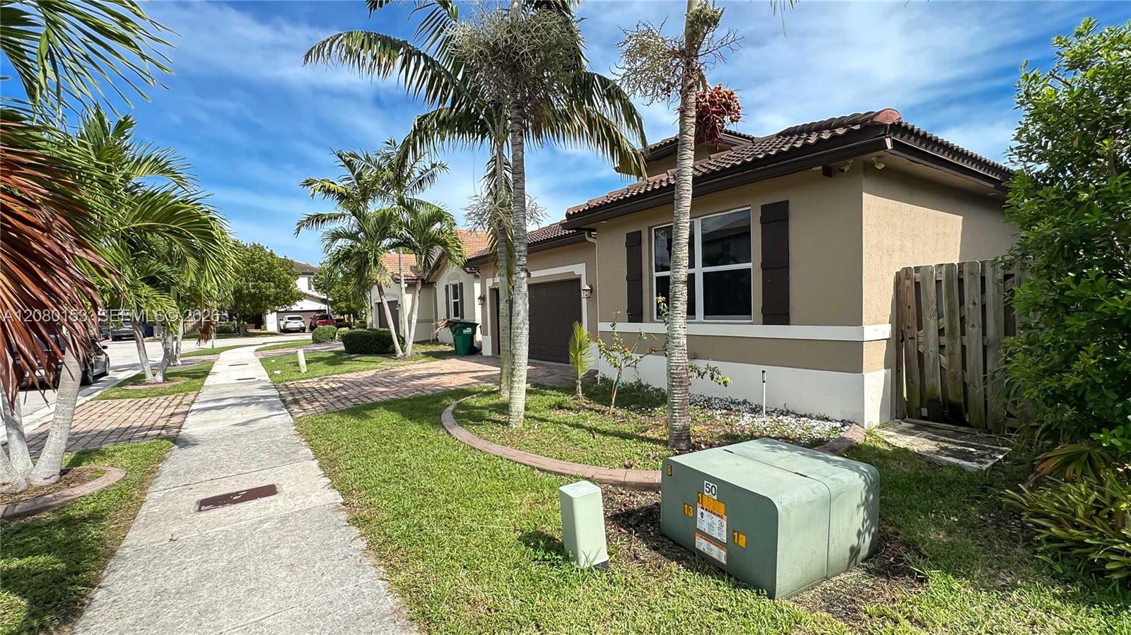 11828 SW 253rd St — Photo 3