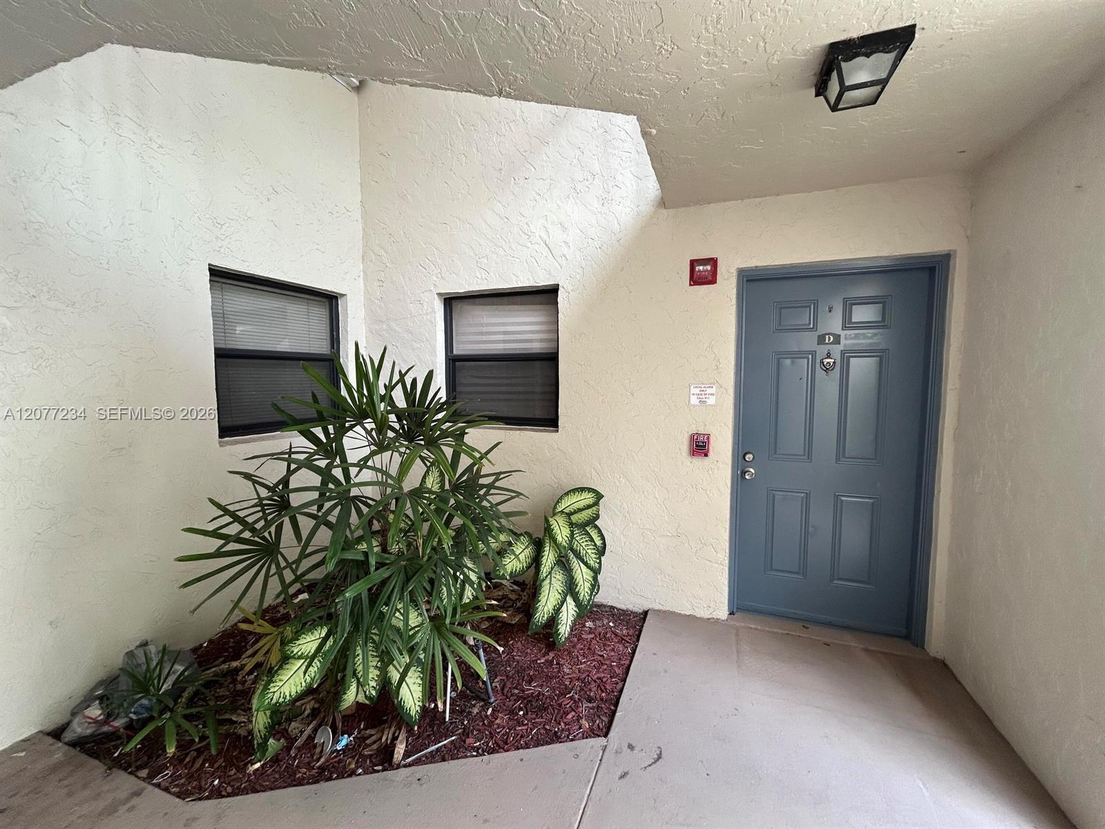 1525 Lake Crystal Dr # D — Photo 2