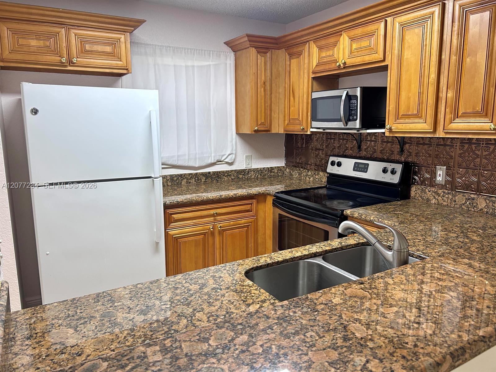1525 Lake Crystal Dr # D — Photo 3