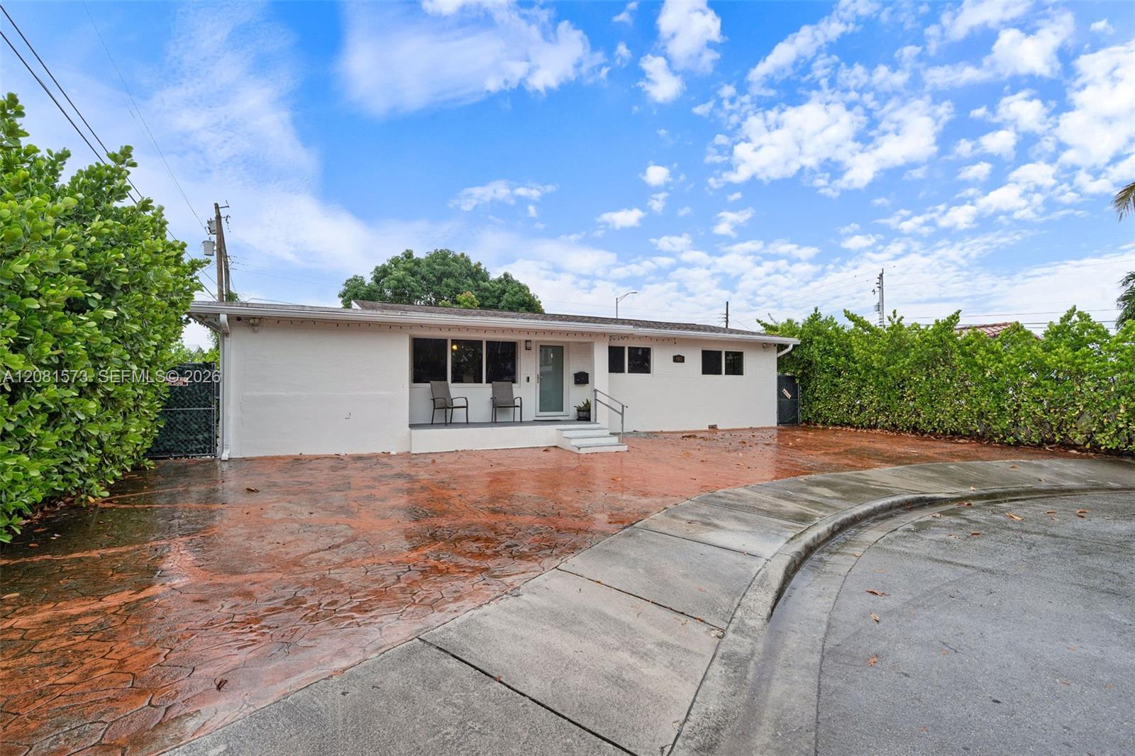 985 SE 2nd Pl — Photo 3