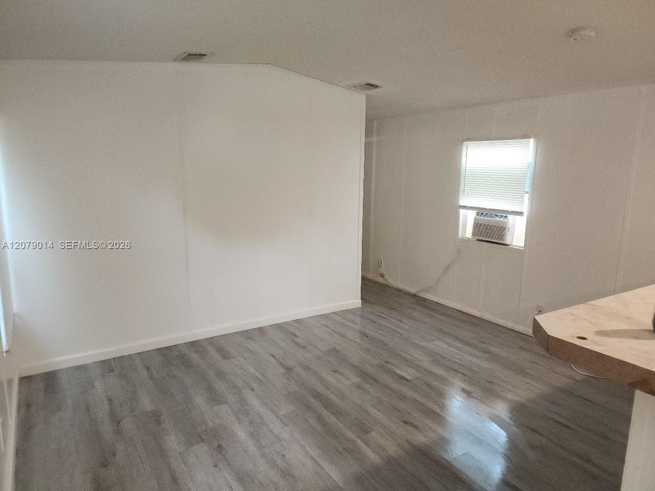 11908 Cove Pl # B — Photo 3