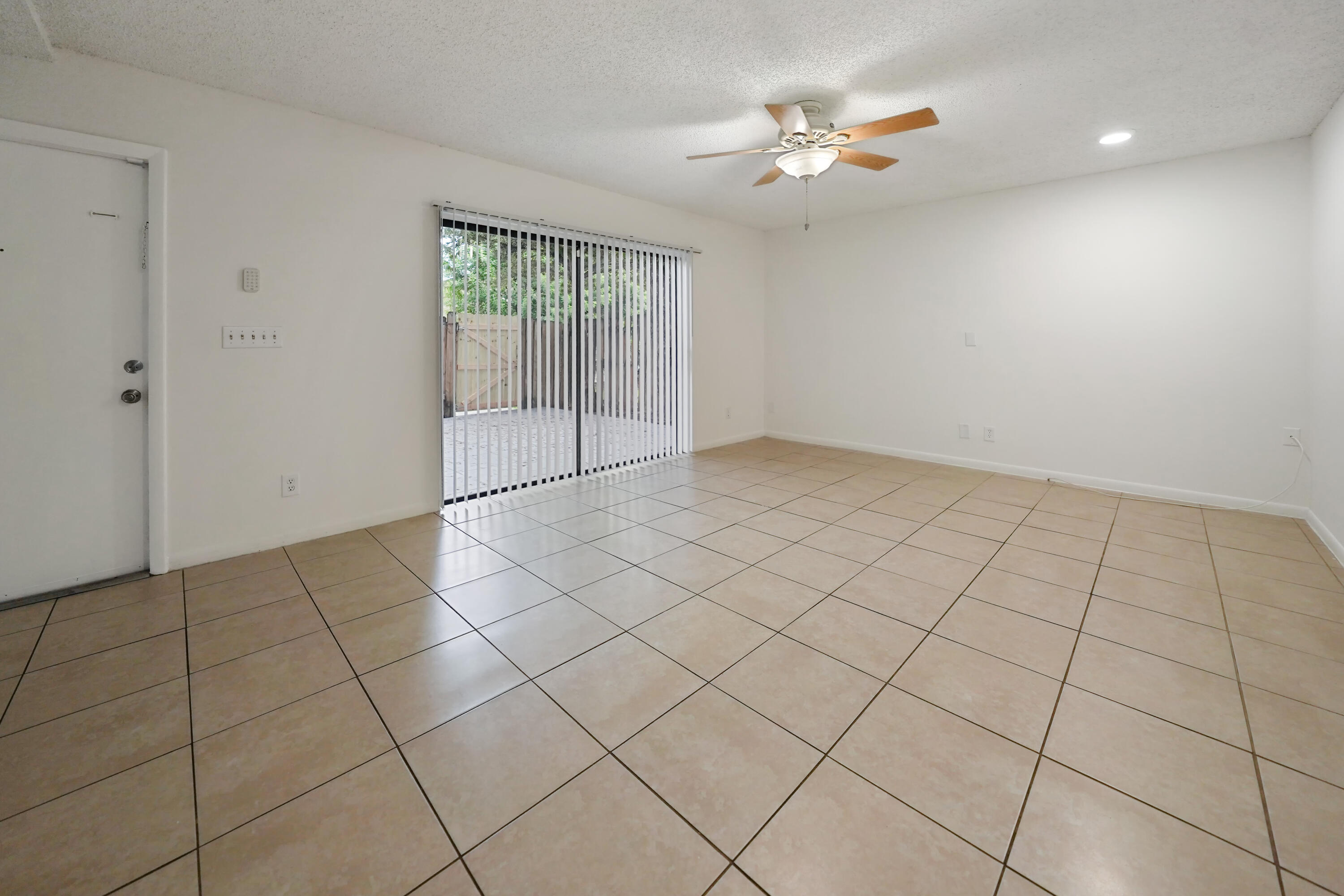 237 ALEMEDA Drive # 3 — Photo 2