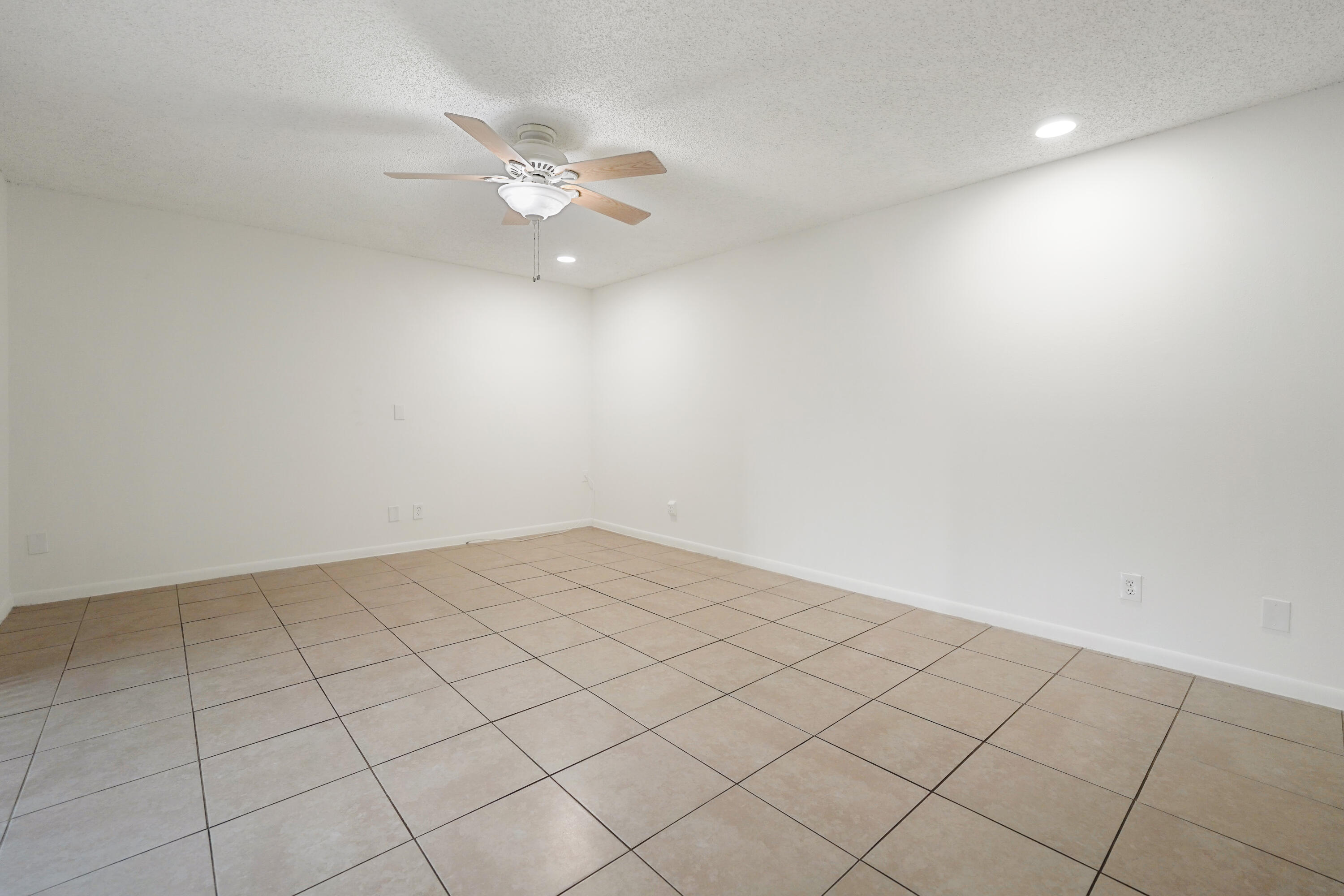 237 ALEMEDA Drive # 3 — Photo 3