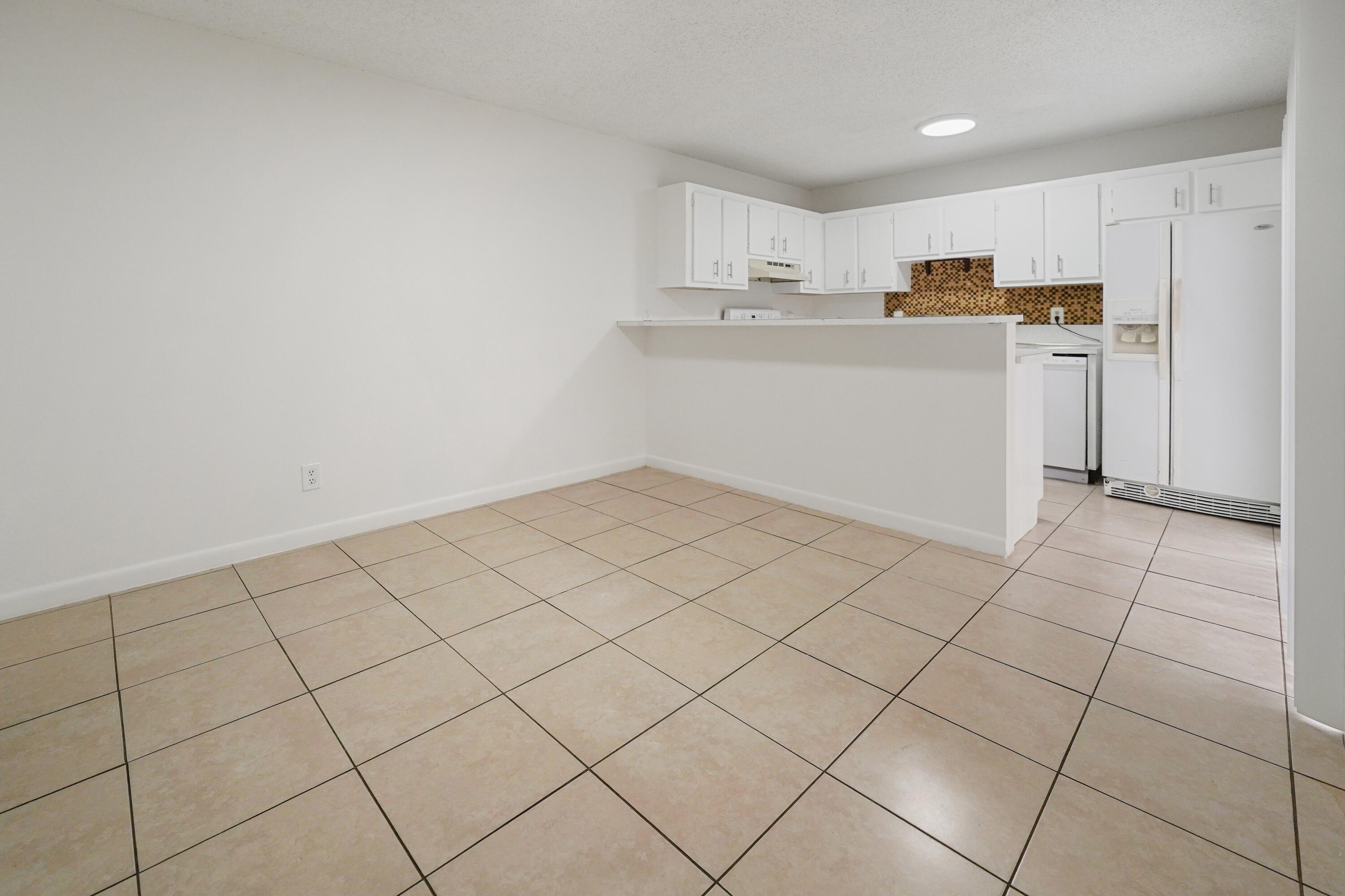 237 ALEMEDA Drive # 3 — Photo 4