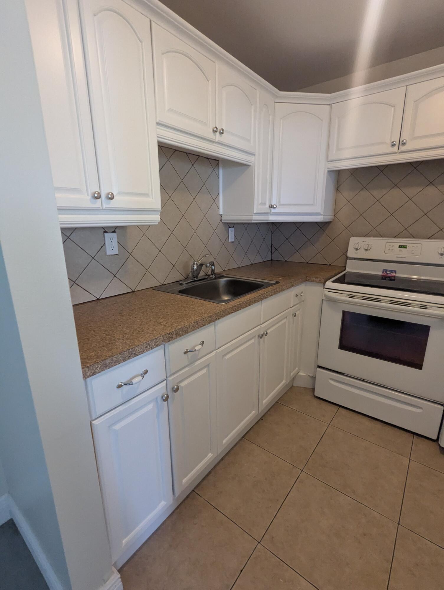 90 ANDOVER D — Photo 2