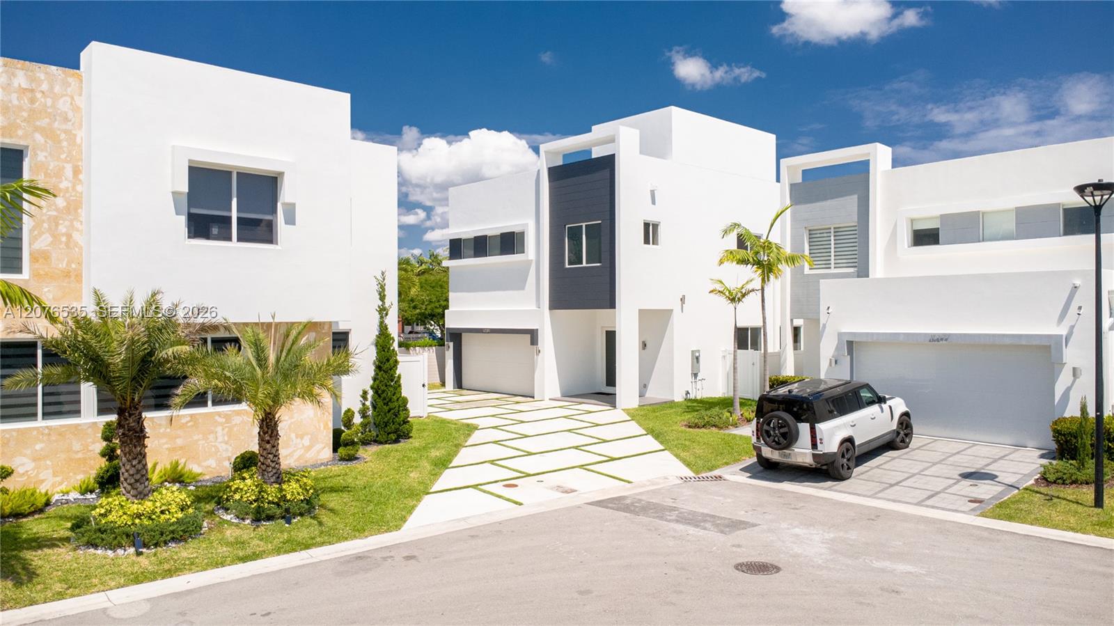 10381 NW 67th Ter, Doral FL 33178
