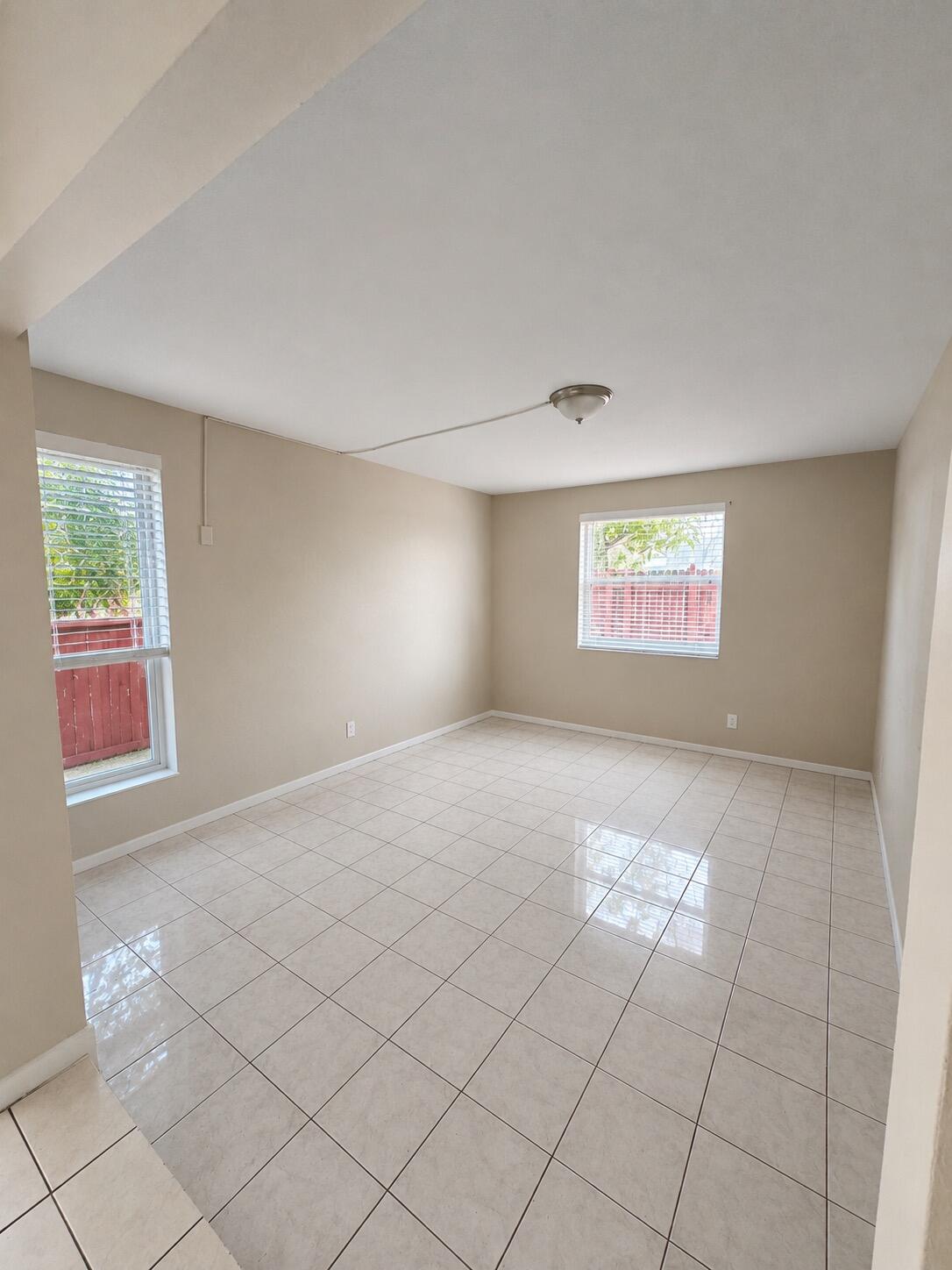 7920 SW 7TH Place — Photo 2