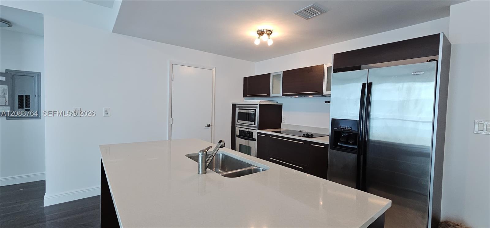 1900 N Bayshore Dr # 1617 — Photo 2