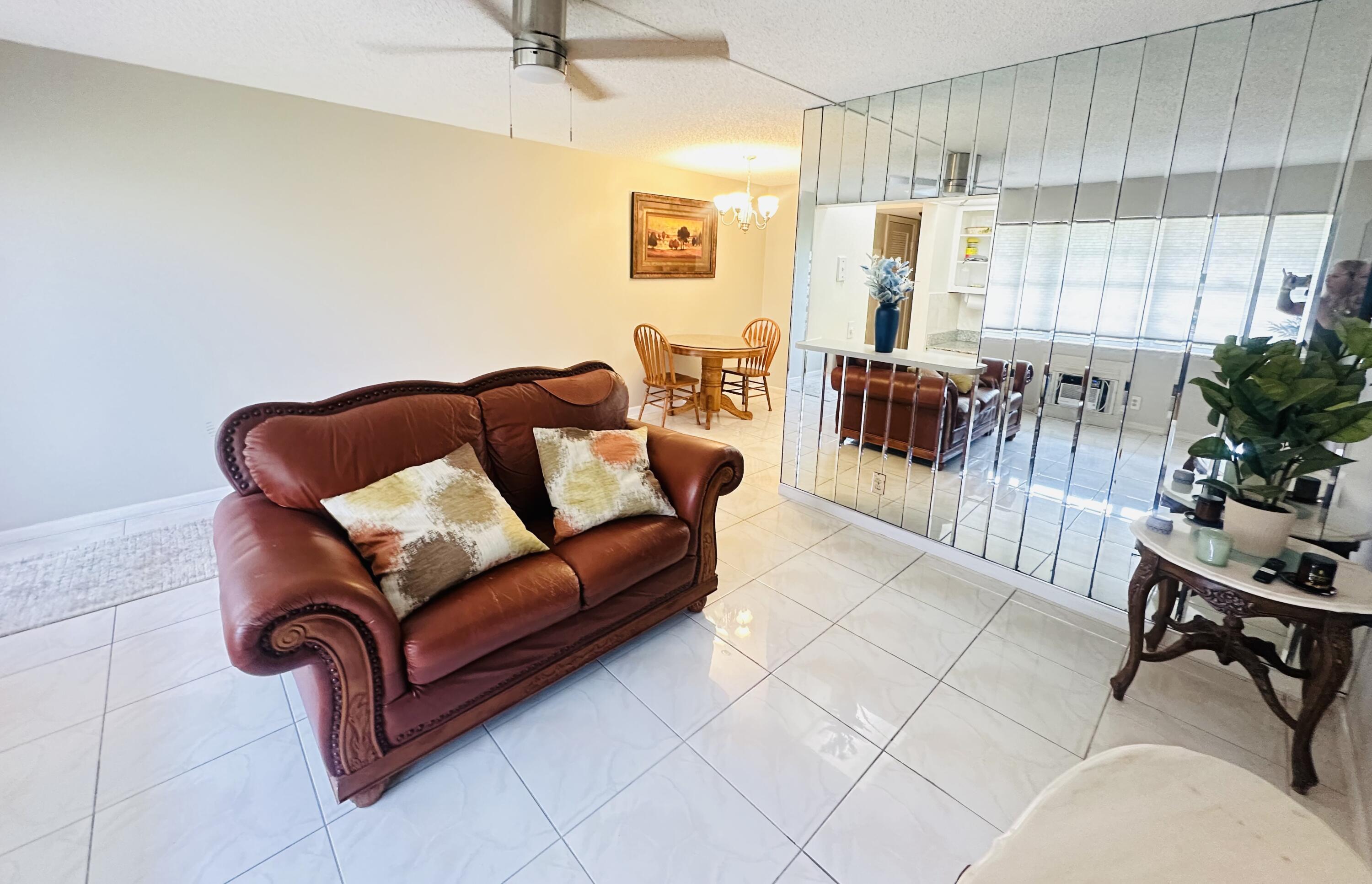 271 FARNHAM L — Photo 3