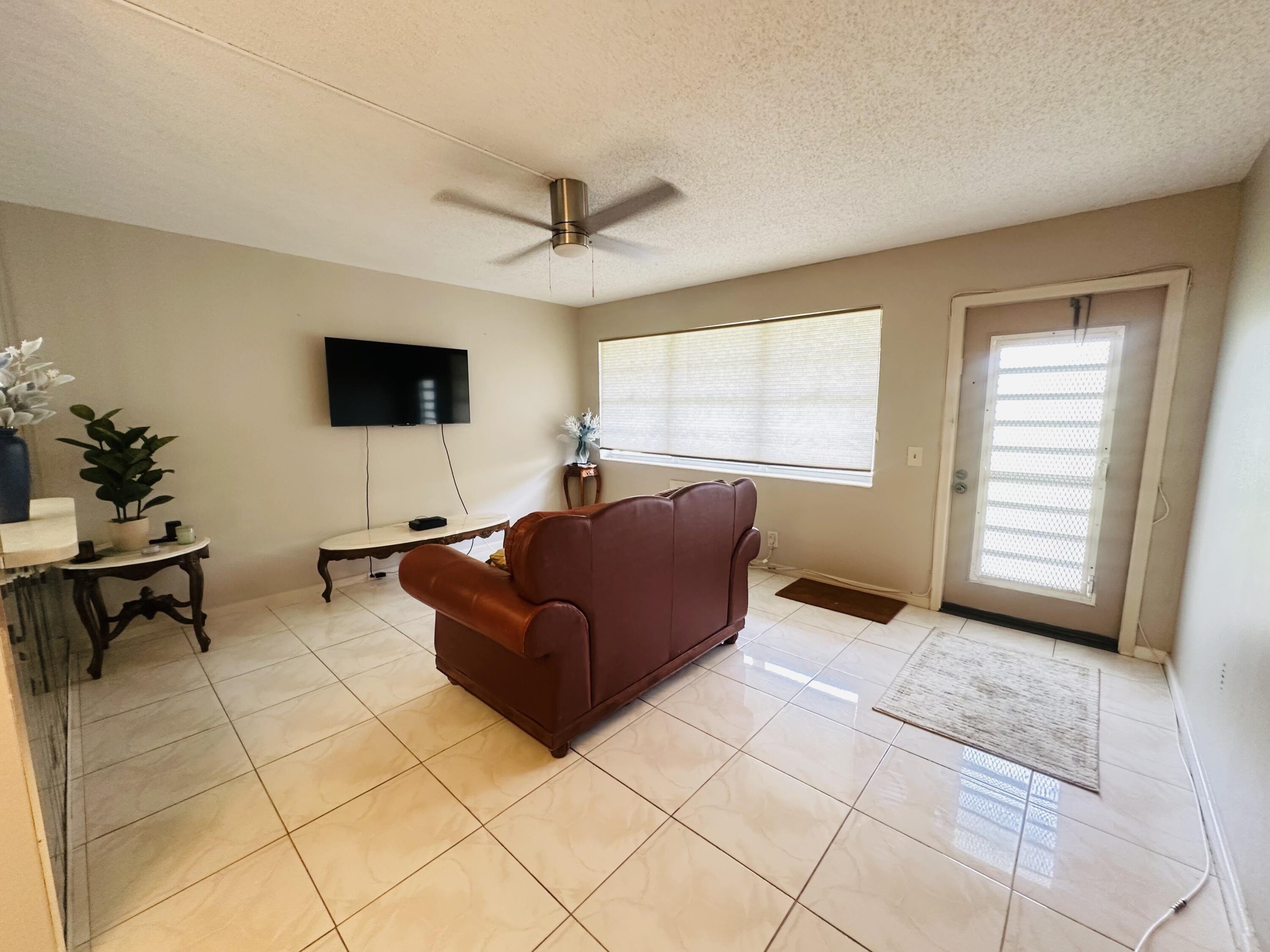 271 FARNHAM L — Photo 2