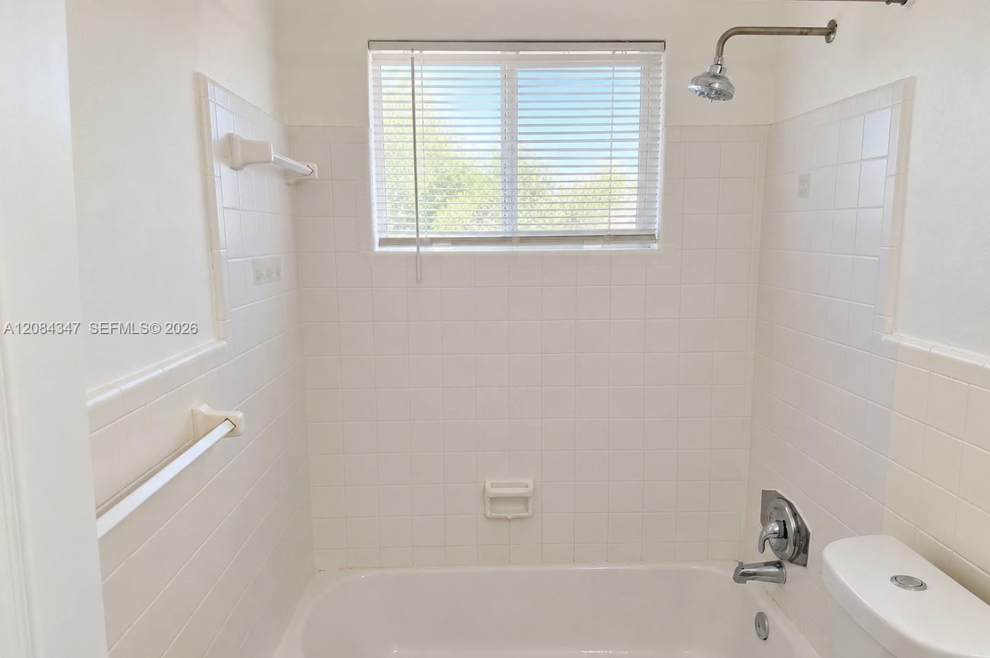 300 SE 9th Ct # 4 — Photo 4