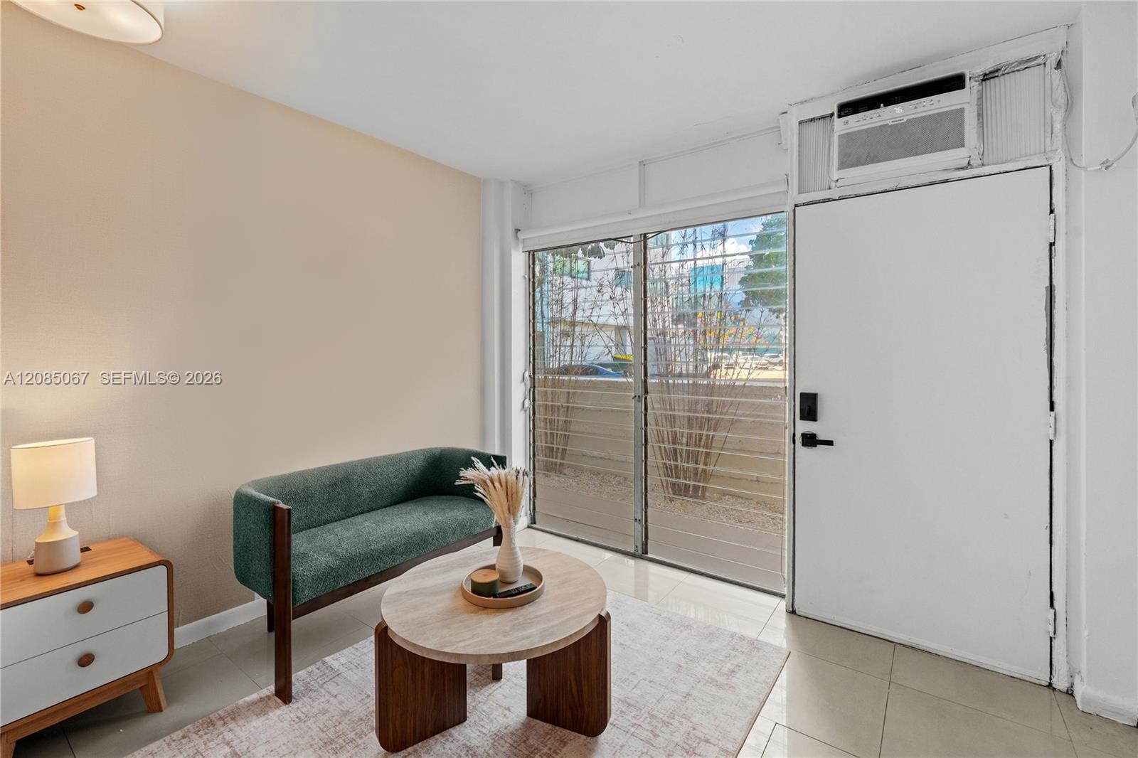 1685 Jefferson Ave # 7 — Photo 2