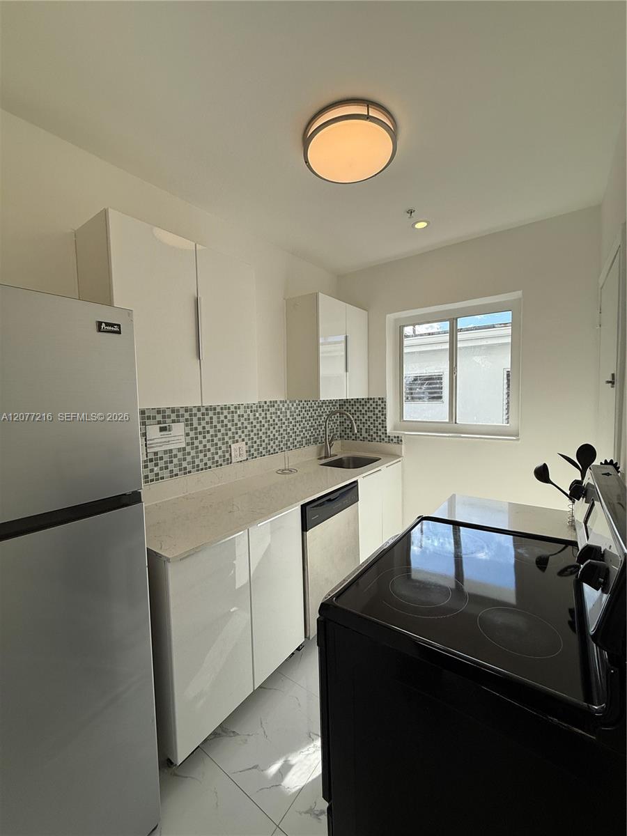 1538 Jefferson Ave # 6 — Photo 2