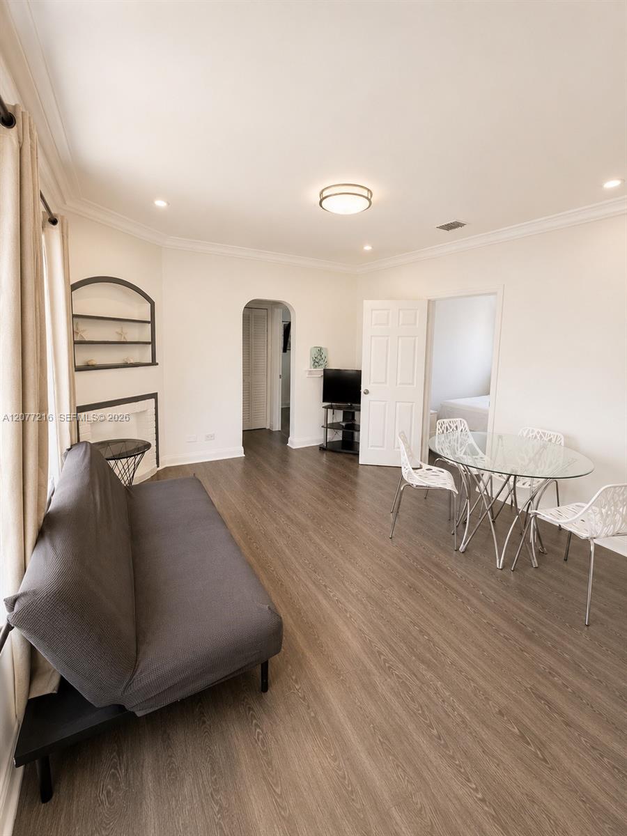 1538 Jefferson Ave # 6 — Photo 3
