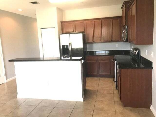 219 SW 7th Street — Photo 4