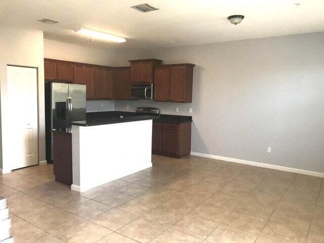 219 SW 7th Street — Photo 3