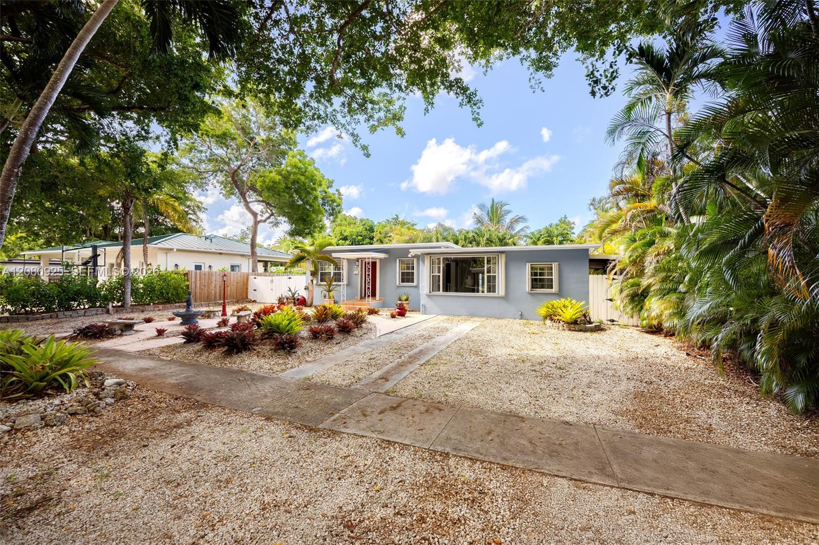 5960 SW 46th Ter — Photo 3