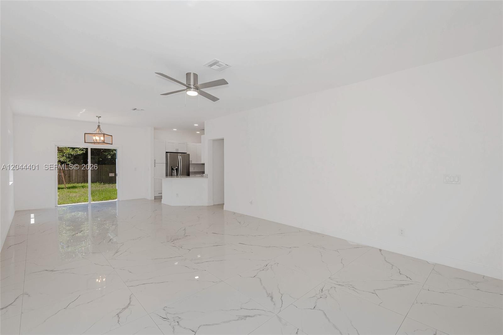 731 SW 6th St — Photo 4