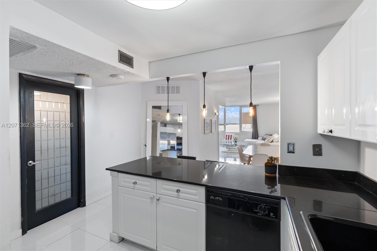 2301 collins ave # 931 — Photo 4