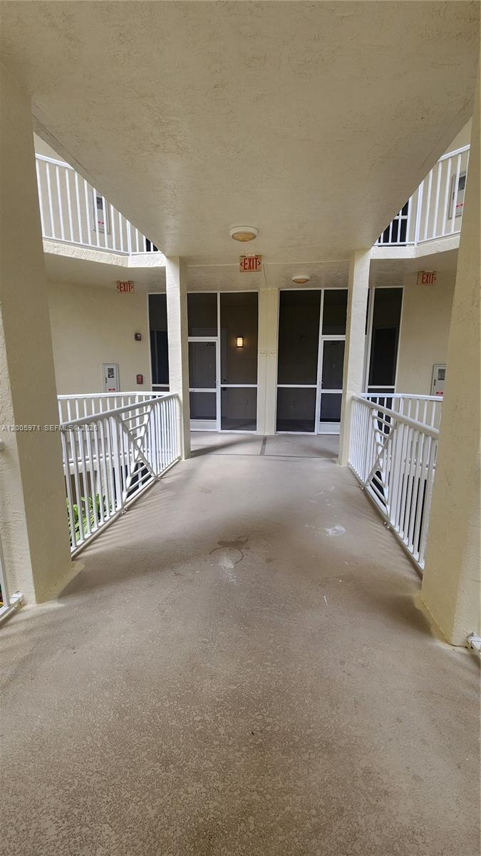 3600 Oaks Clubhouse Dr # 206, Pompano Beach FL 33069