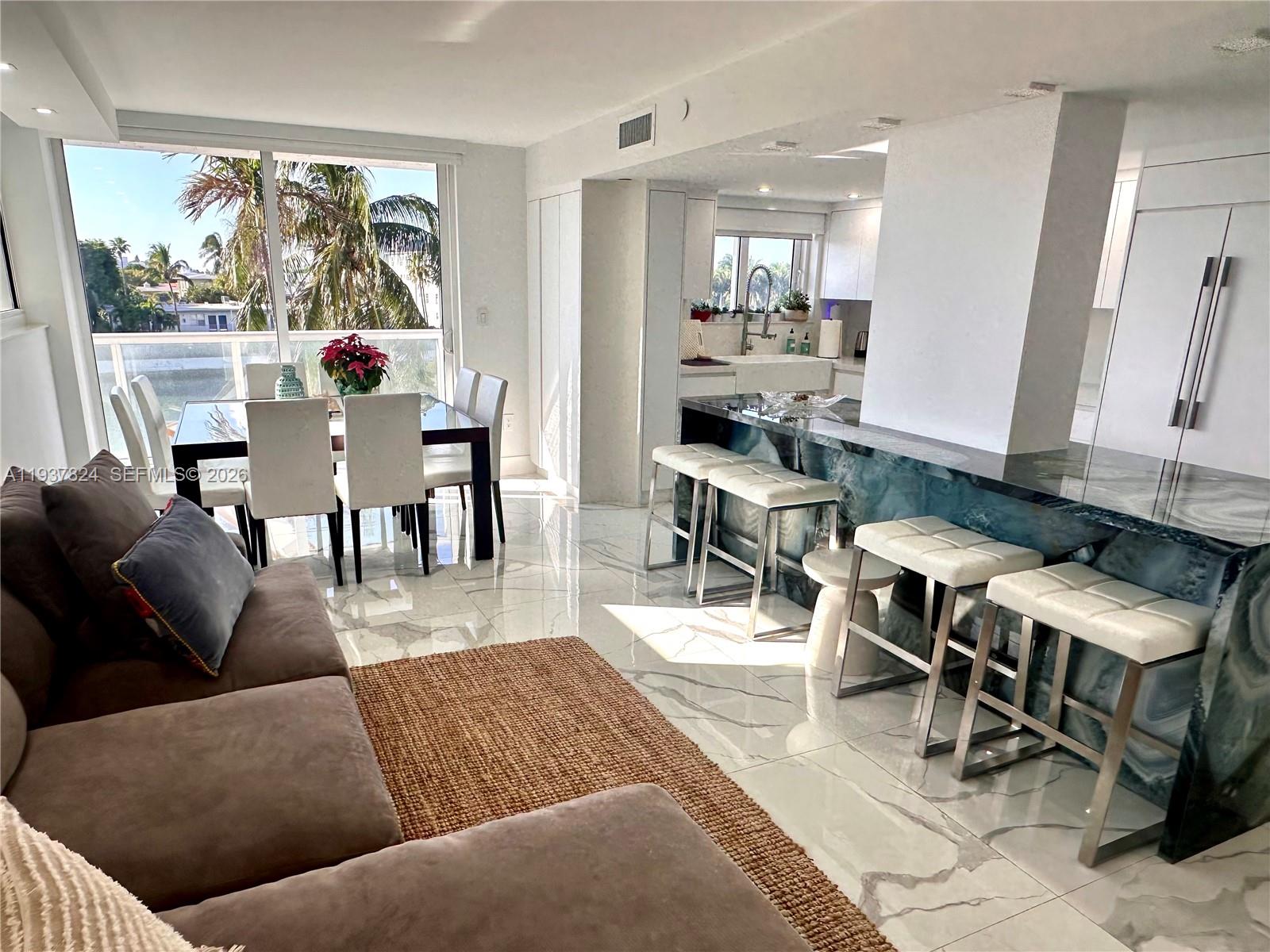 2457 Collins Ave # 408, Miami Beach FL 33140