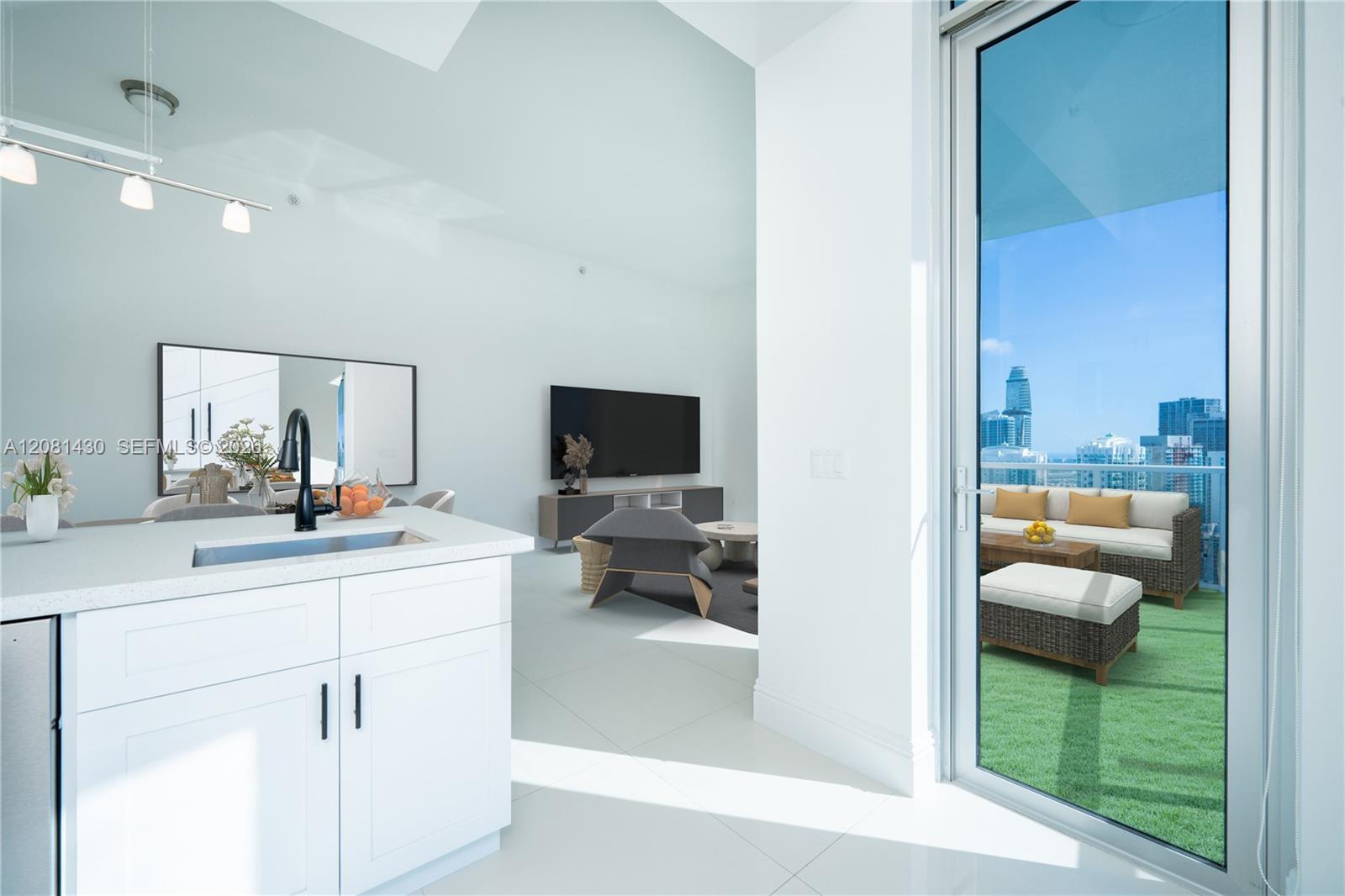185 SW 7th St # 4412 — Photo 3