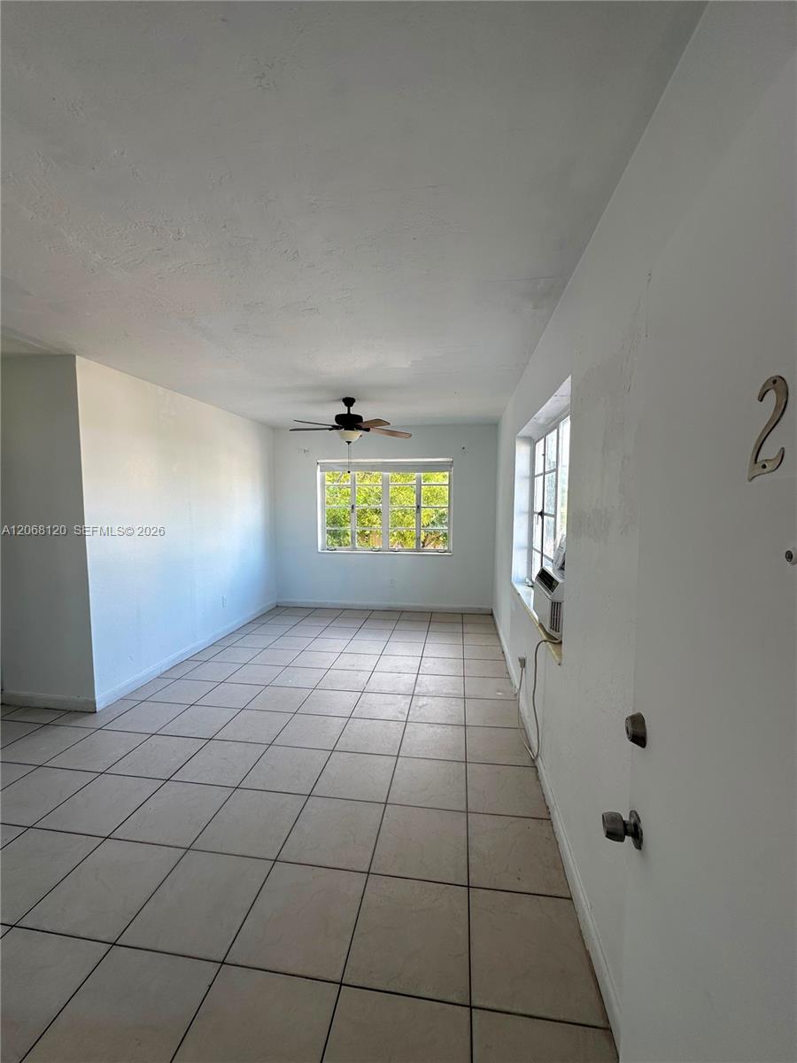 8340 Crespi Blvd # 21 — Photo 3