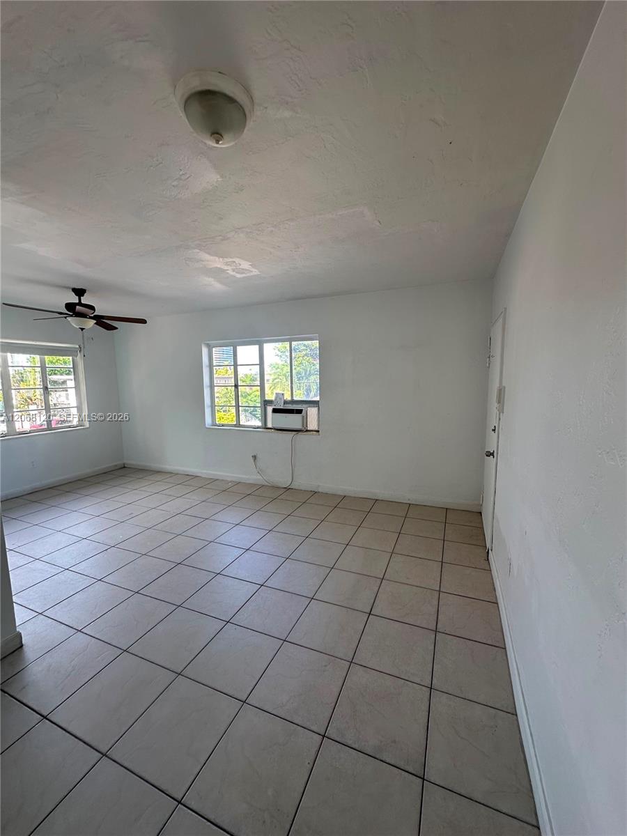 8340 Crespi Blvd # 21 — Photo 4