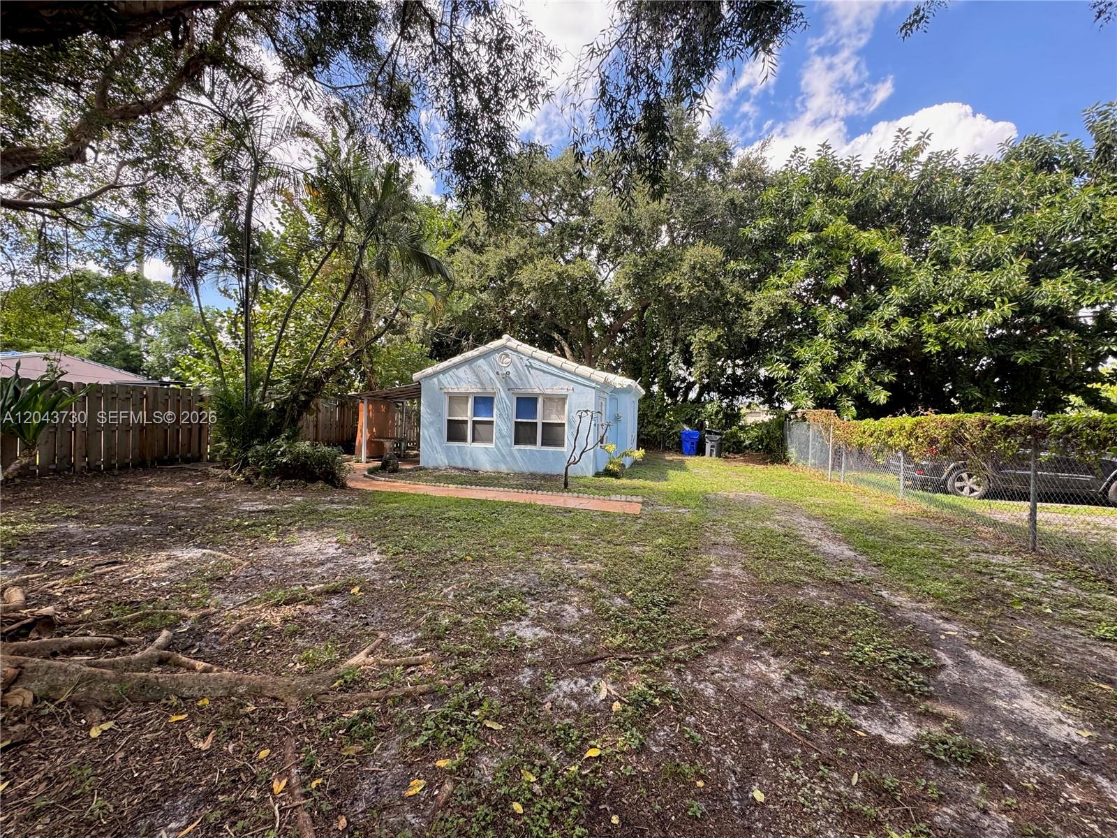 215 Columbus Pkwy, Hollywood FL 33021