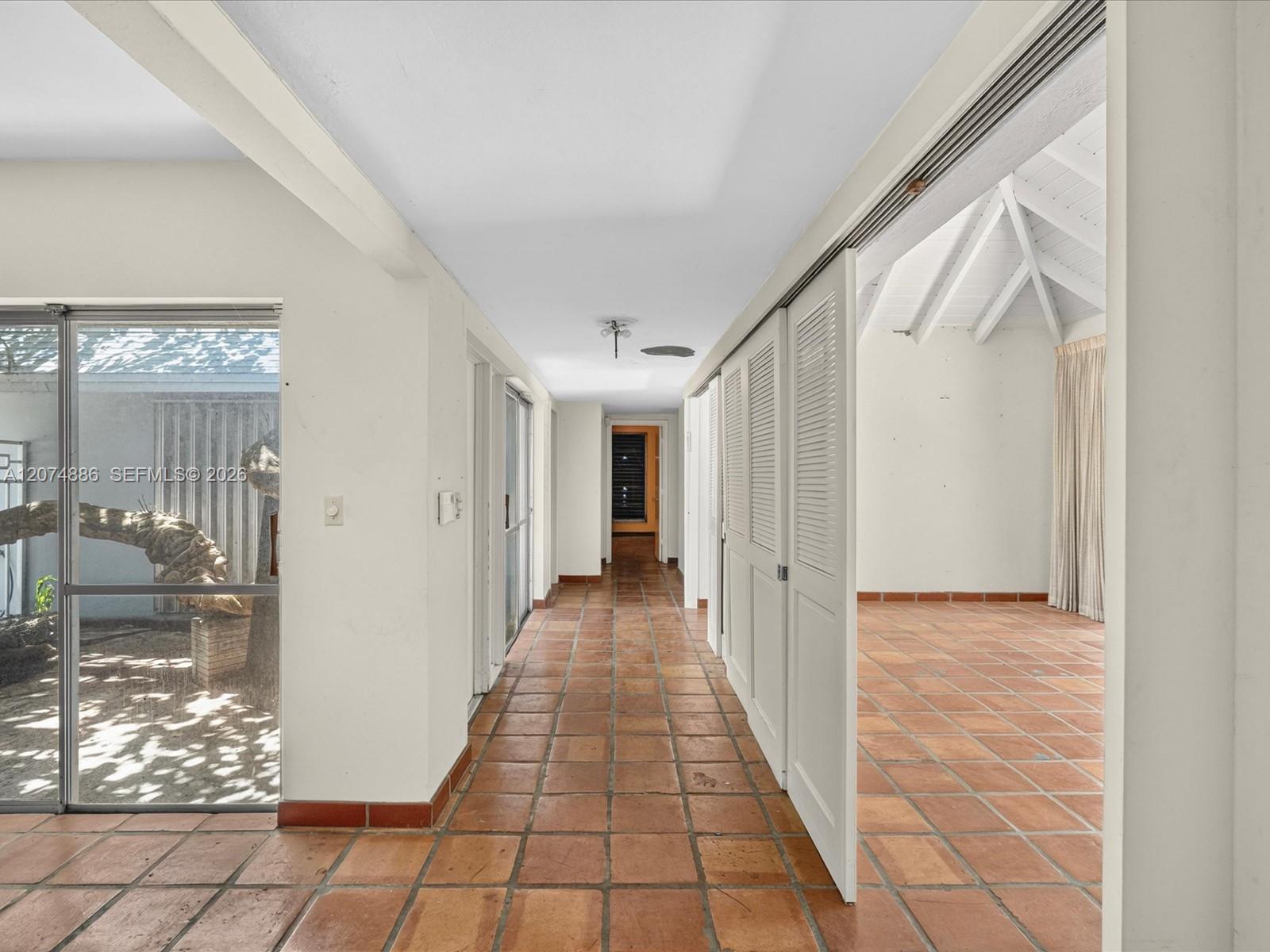 5710 SW 89th Ave — Photo 3