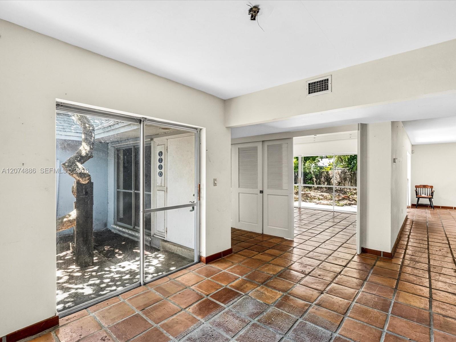 5710 SW 89th Ave — Photo 5