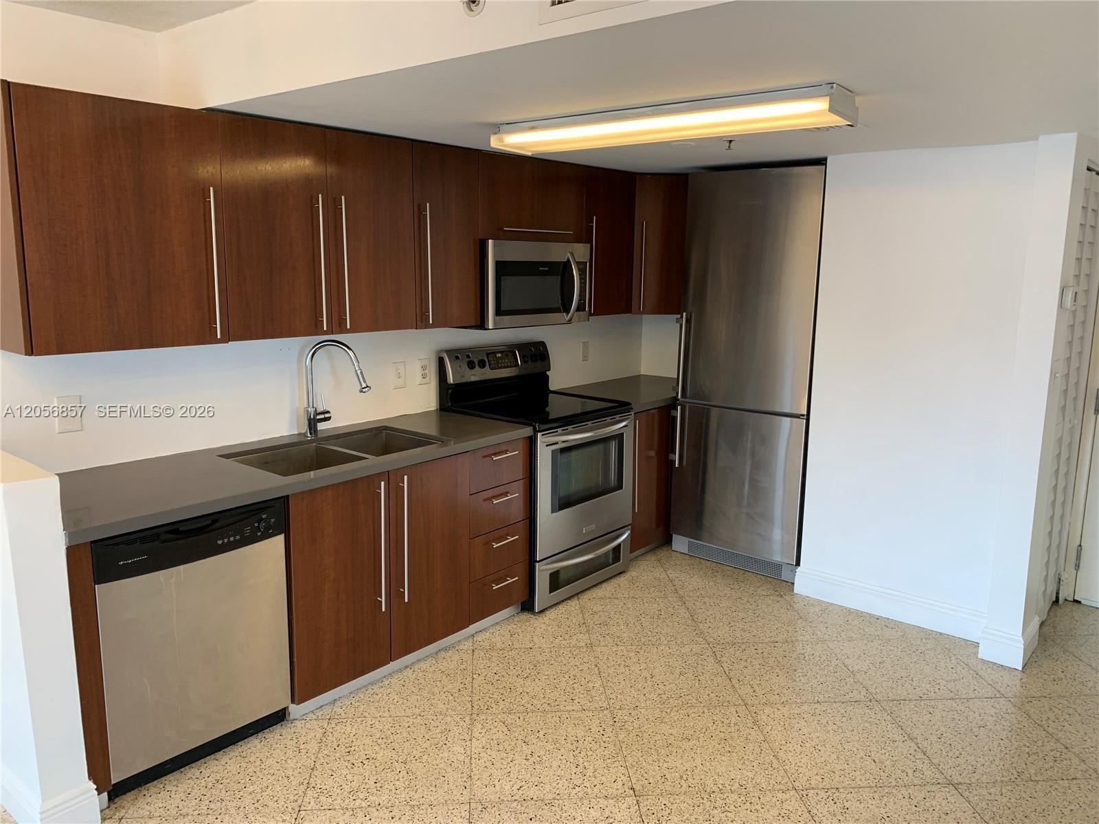 498 SW 2nd St # 2C, Miami FL 33130