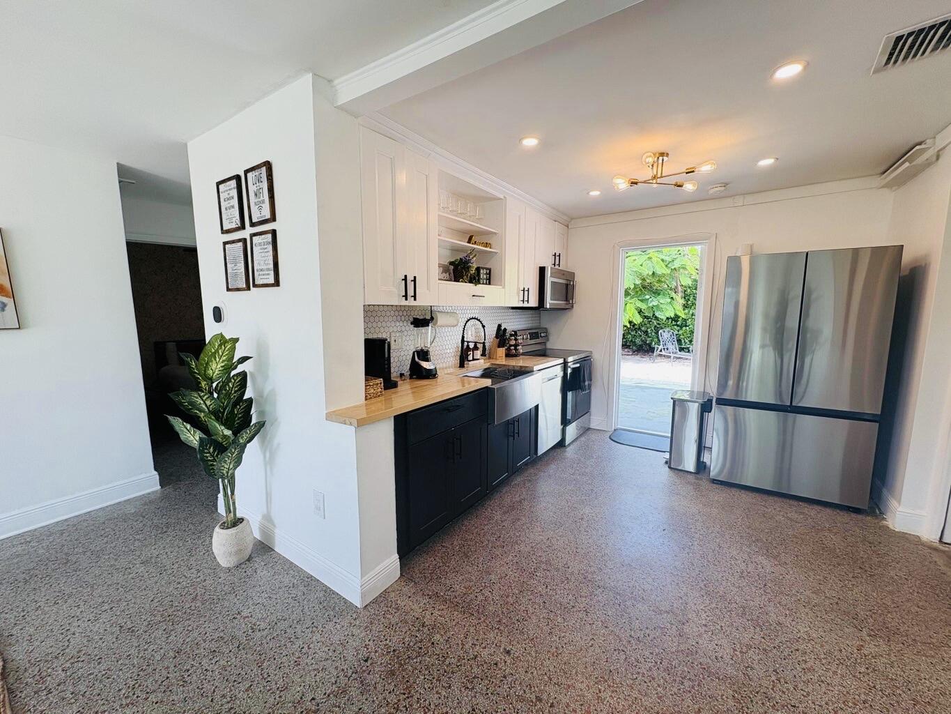 2711 NE 11th Terrace, Pompano Beach FL 33064