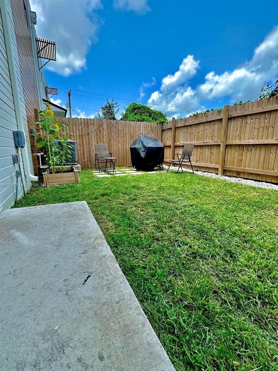 937 NW 10th St # 4 View 14