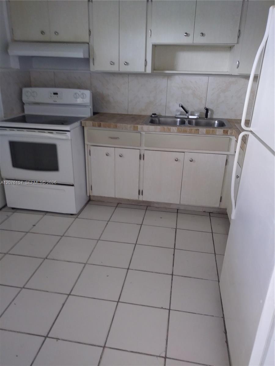 9760 SW 184th St # 9A — Photo 3