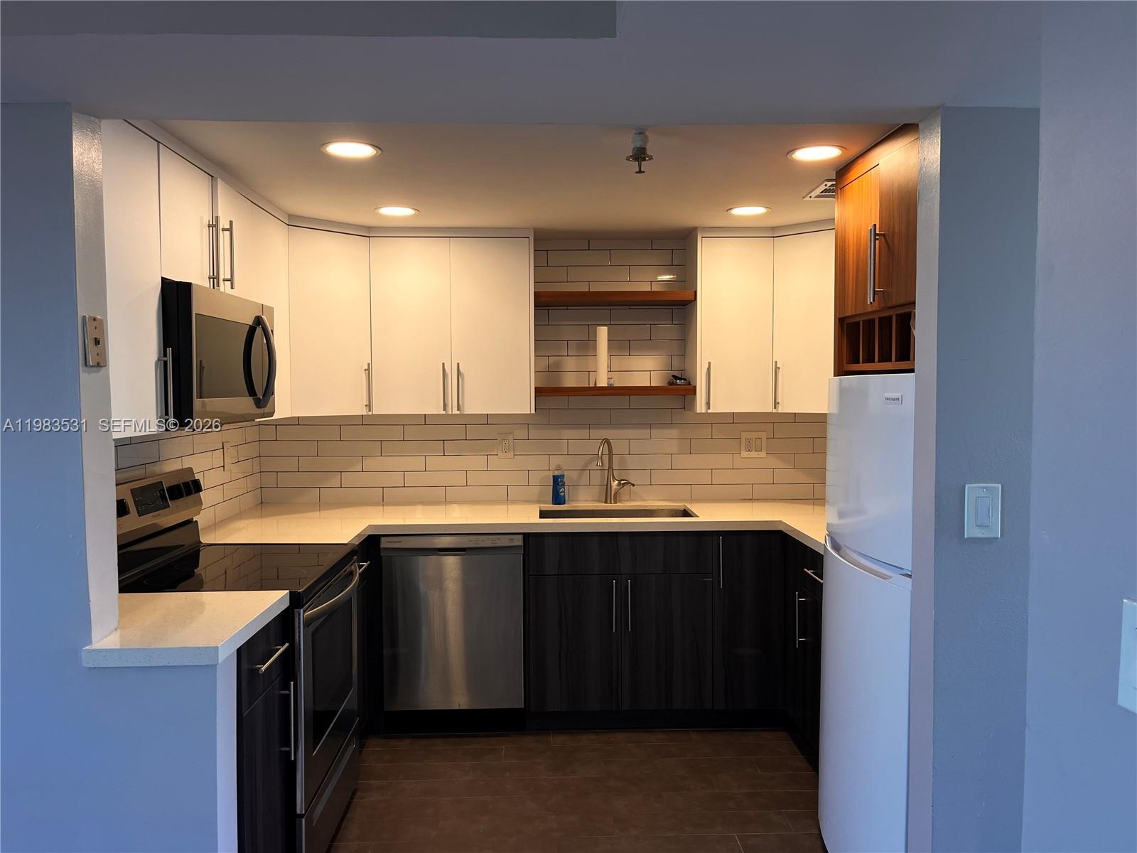 3100 W Rolling Hills Cir # 403 — Photo 5