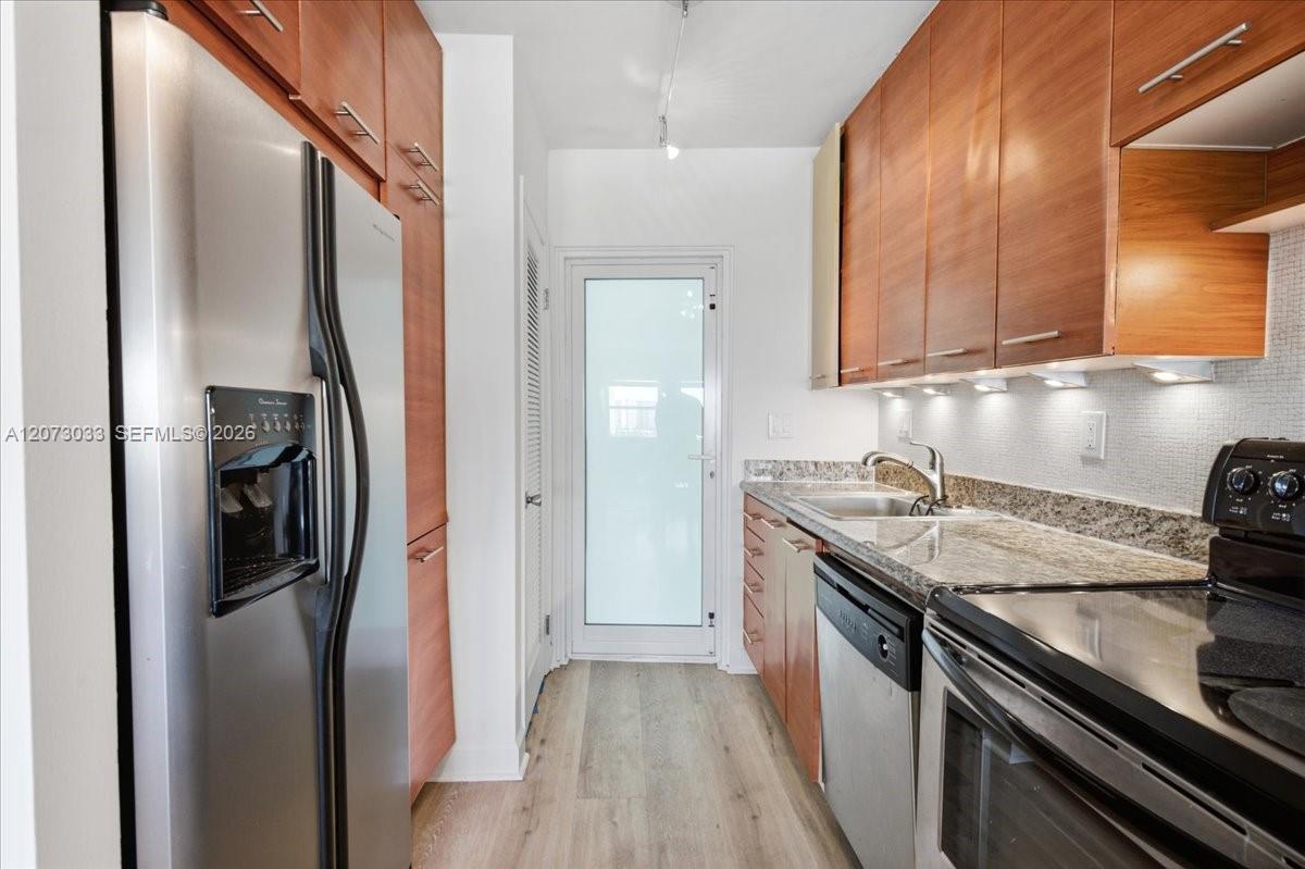 3250 NE 28th St # 806 — Photo 3